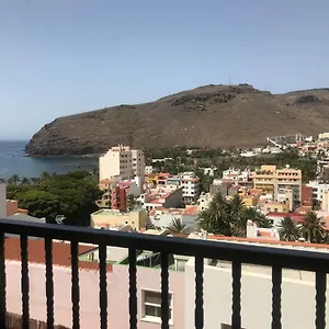 https://vista-al-mar-y-montana.in-canary-islands.com